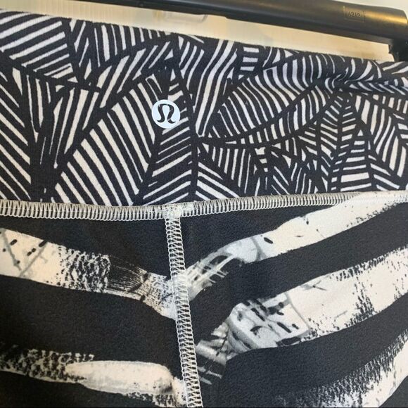 Lululemon Wunder Under Crop II,Shady Palms/Banana Leaf/Gingham Black,White SZ 4 - Picture 4 of 8